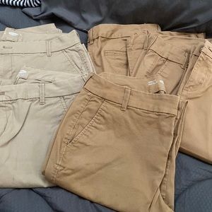 🤩 Khakis